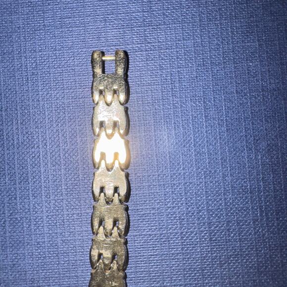 Citizen Women 3220-326342 Gold Tone Quartz Analog Needs Battery - Picture 5 of 5